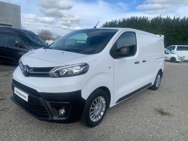 Voir le détail de l'offre de cette TOYOTA PROACE Medium 1.5 D-4D 120 Business MY20 de 2022 en vente à partir de 273.85 €  / mois