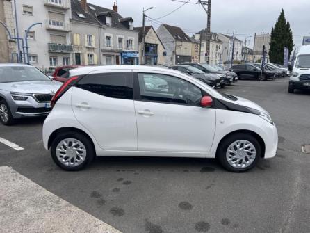 TOYOTA Aygo 1.0 VVT-i 72ch x-play 5p MY20 à vendre à Orléans - Image n°4